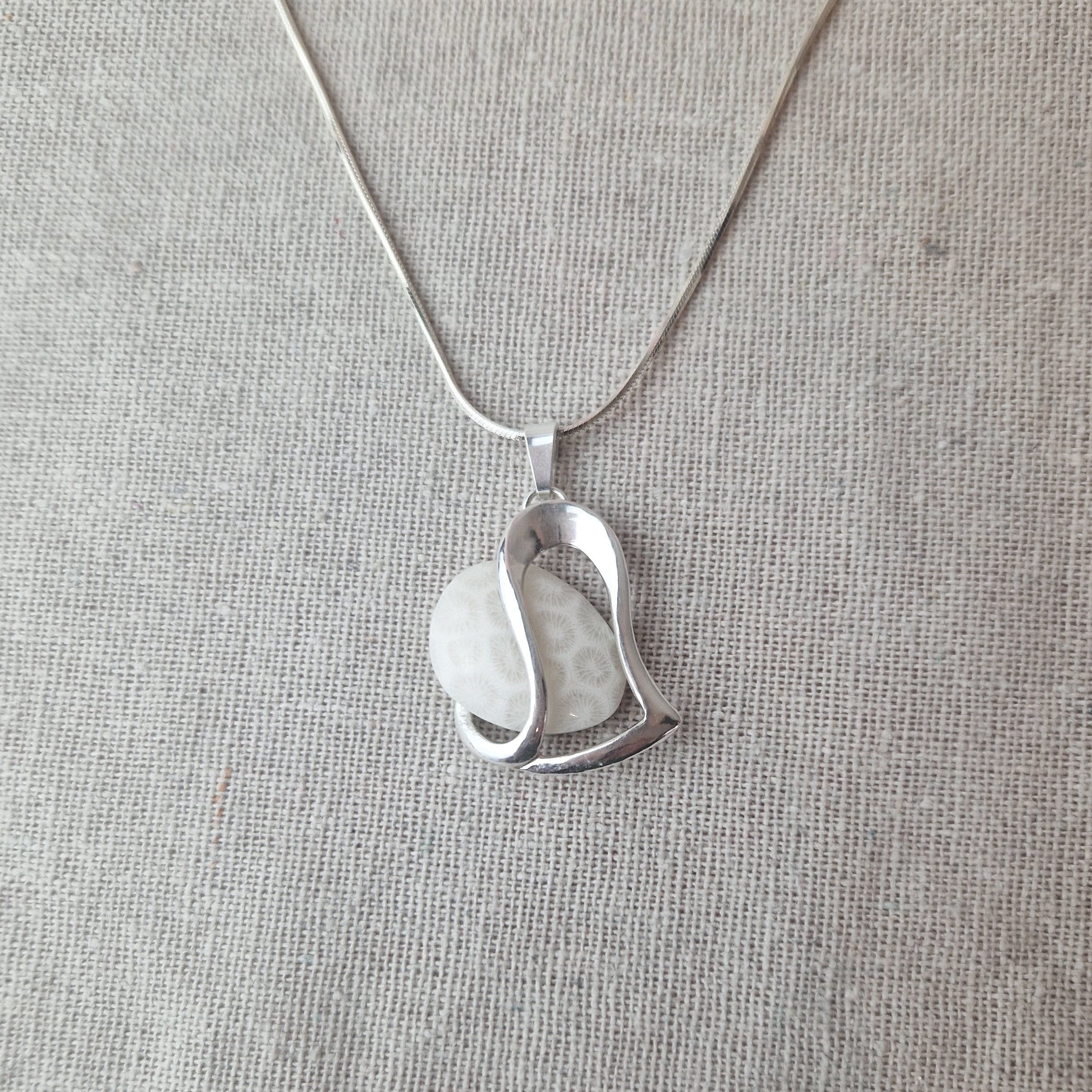 Ananaskorall - Halsband liten