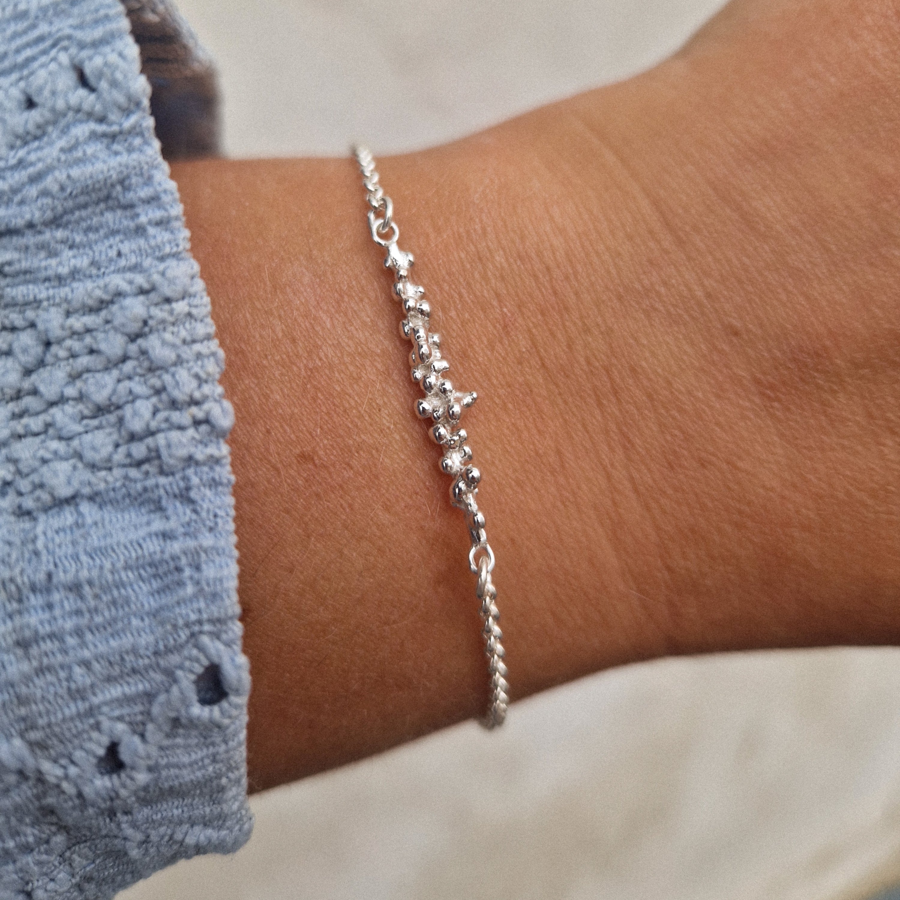 LIVETS BUBBLOR - ARMBAND GROV KEDJA